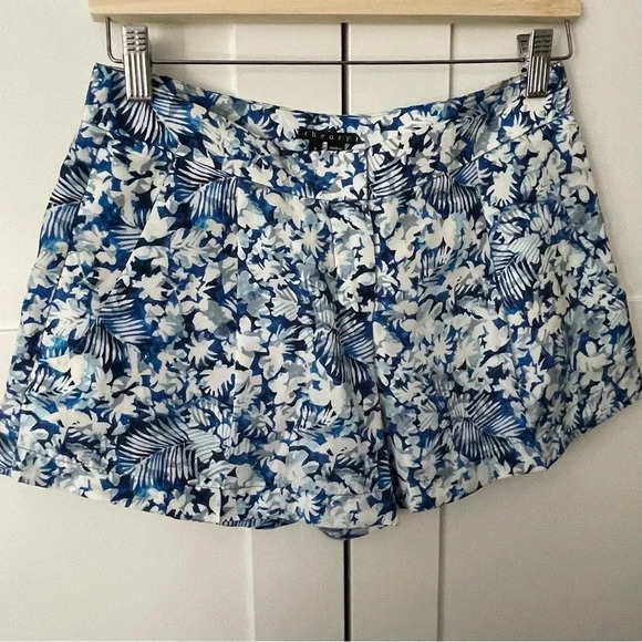 Theory Shorts Palkima Blue White Floral 100% Silk Bermuda Shorts sz 2 Preppy - Picture 2 of 13
